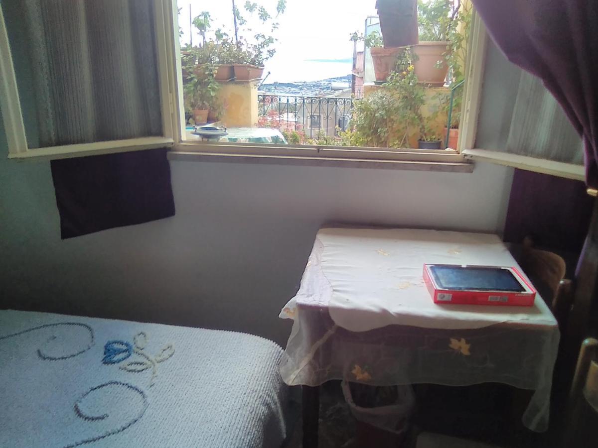 Room In Guest Room - Single Room With Shared Bathroom Taormina Exteriér fotografie