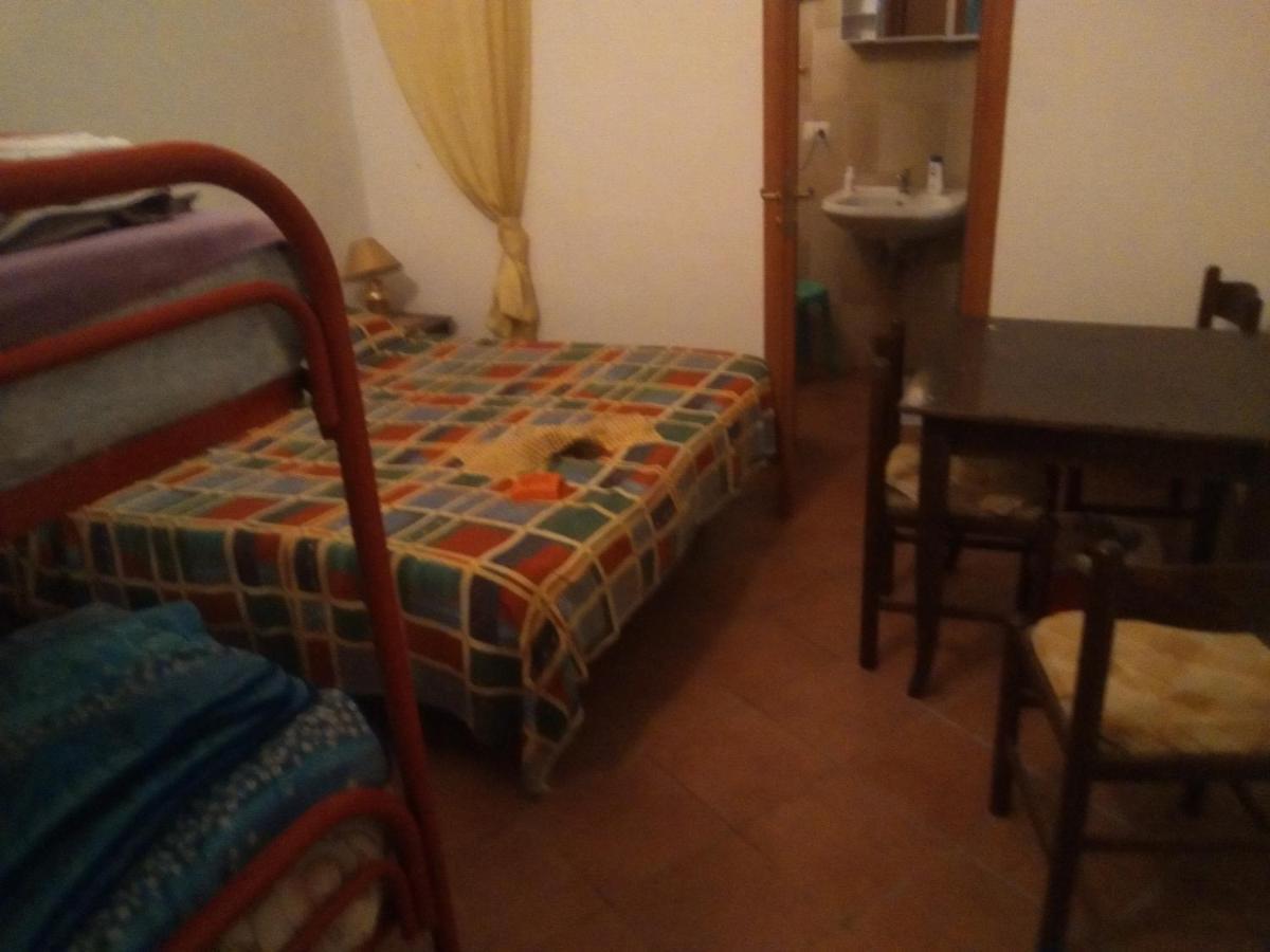 Room In Guest Room - Single Room With Shared Bathroom Taormina Exteriér fotografie