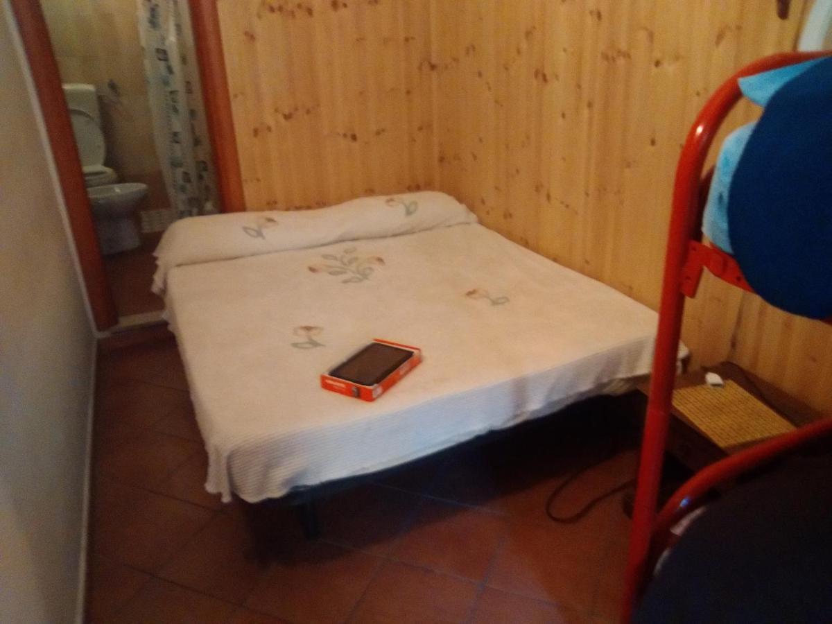 Room In Guest Room - Single Room With Shared Bathroom Taormina Exteriér fotografie